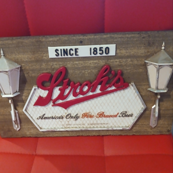 Vintage Stroh's Beer Bar Sign. - Picture 2 of 2